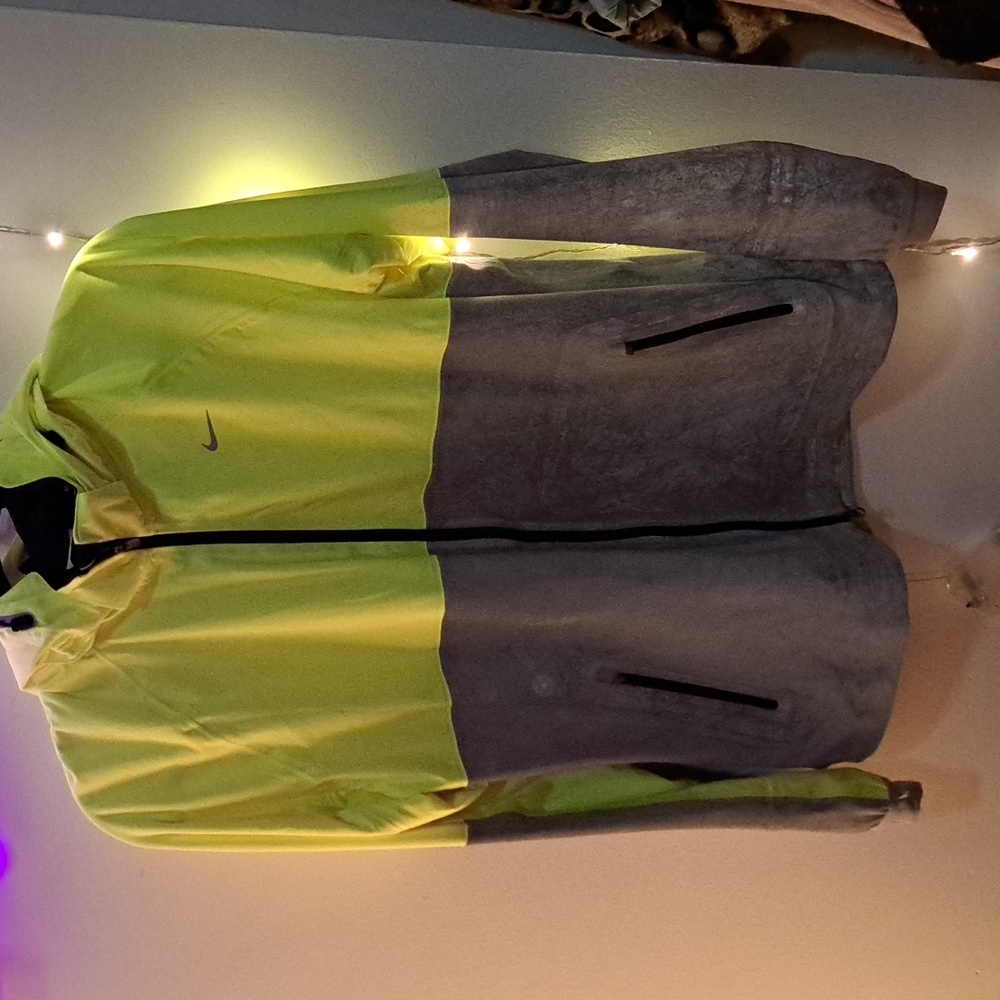 Nike Dri- Fit Yellow/Grey Reflective Jkt With Removable Hood